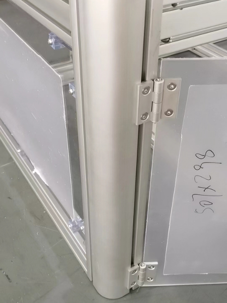 小蝌蚪.WWW防护罩安装门板使用合页注意事项.jpg